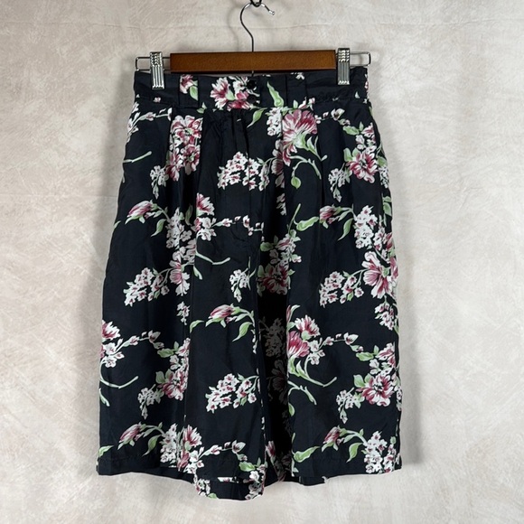 Vintage Hattie Carnegie 100% Silk Pleated Shorts Small Flowy Boho High Waist - Picture 1 of 14